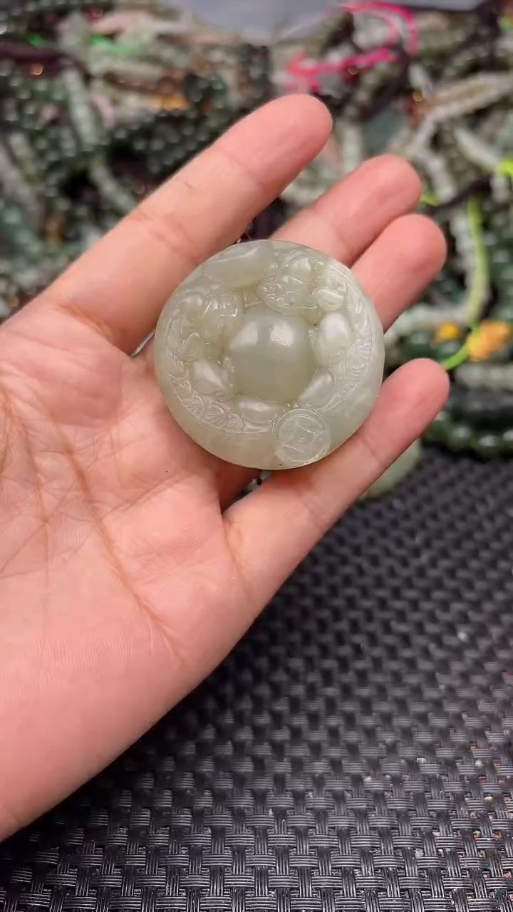 颈饰未镶嵌和田玉1