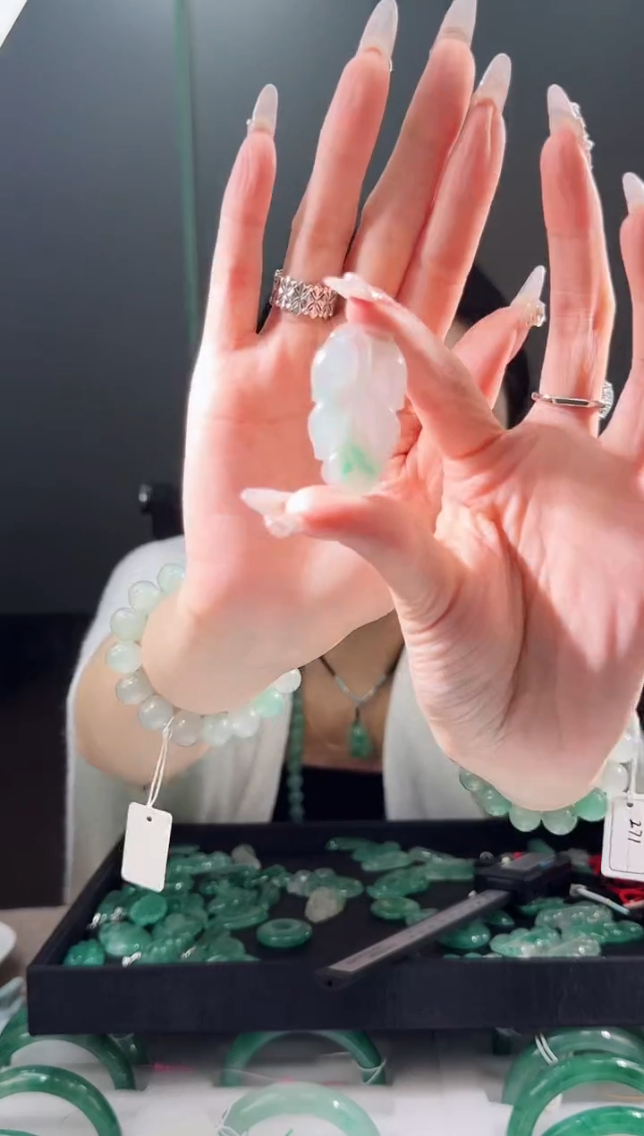 【闪购商品】石英质玉手镯未镶嵌1
