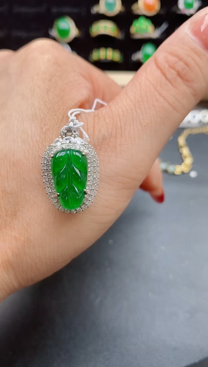 【闪购商品】翡翠吊坠(赠链)银S925镶嵌31321