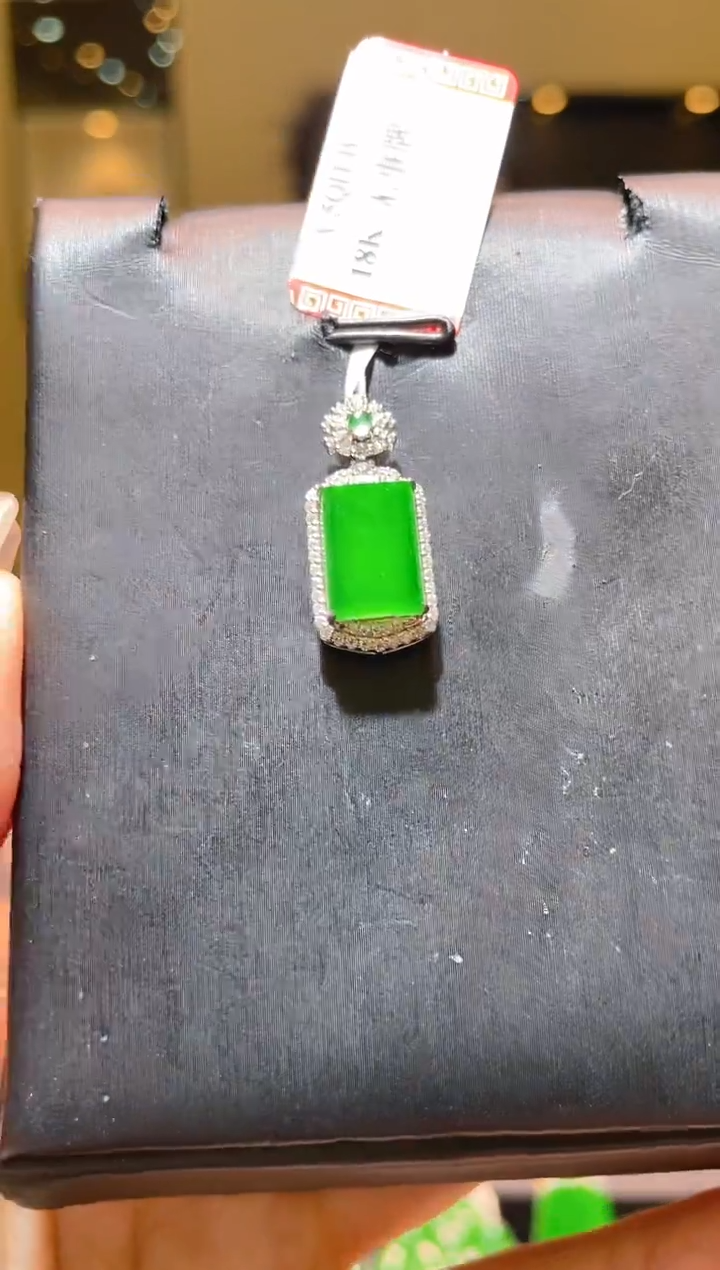 【闪购商品】翡翠吊坠(赠链)18K金镶嵌A14