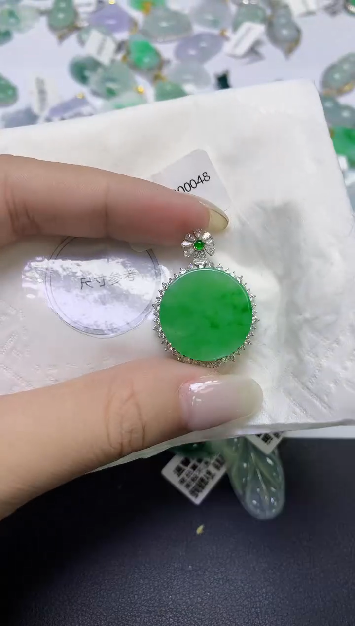 颈饰18K金镶嵌翡翠天然缅甸翡翠A货百元以上9元证书费自理