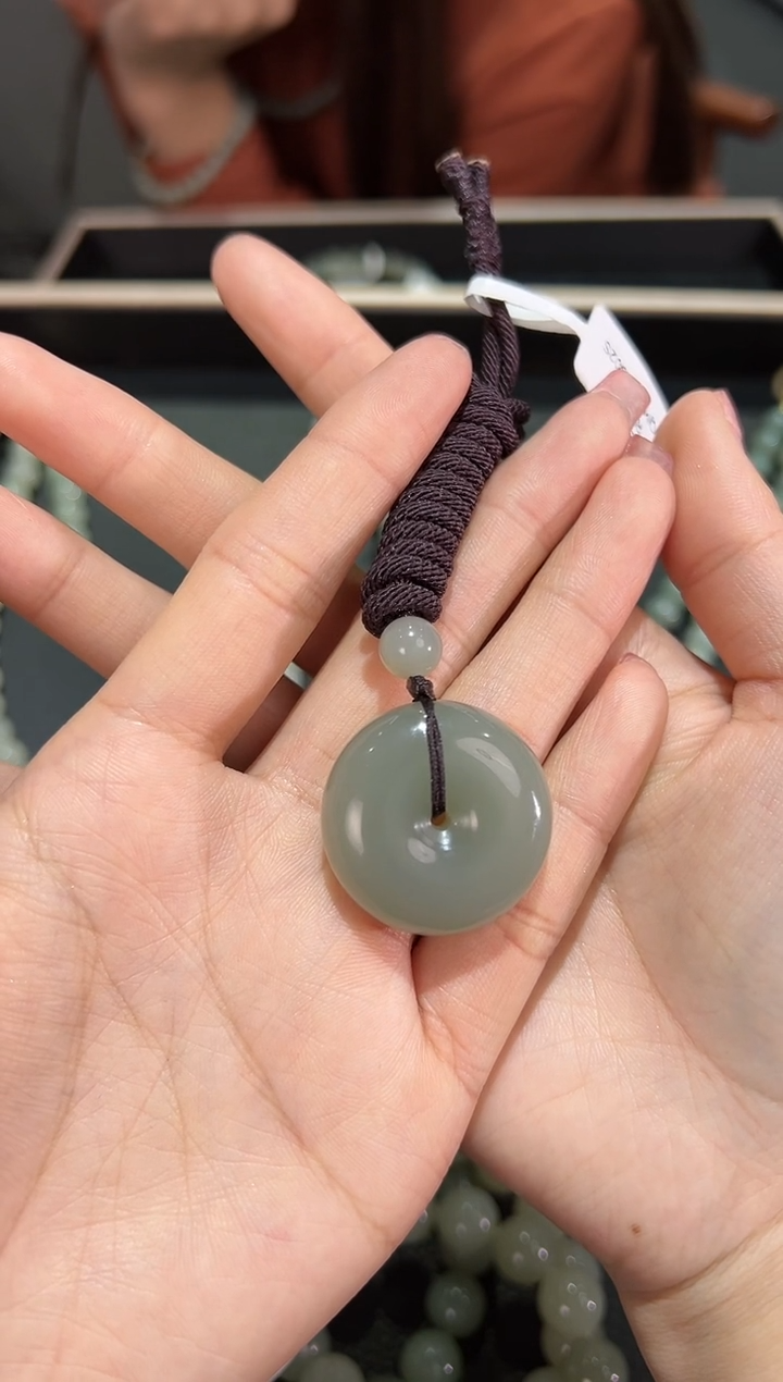 【闪购商品】和田玉吊坠(赠链)未镶嵌且末料青白玉平安扣