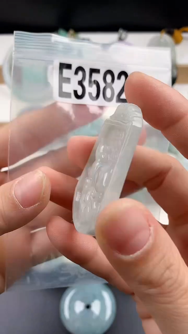 颈饰未镶嵌翡翠天然翡翠吊坠挂件