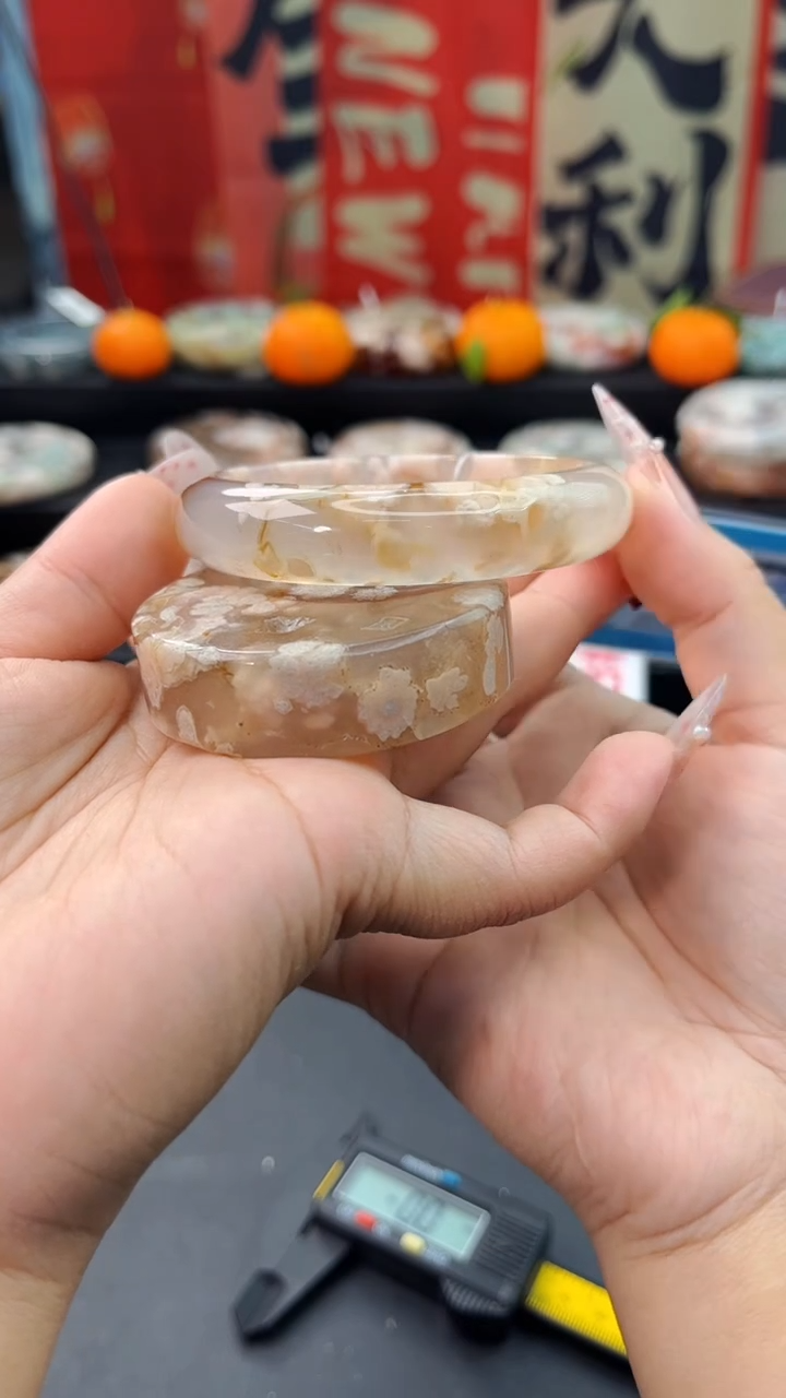 【闪购商品】石英质玉手镯未镶嵌赠送镯心（57圈口）