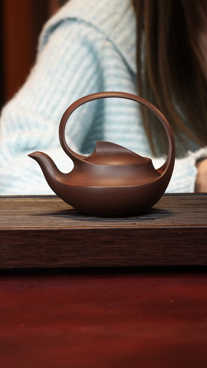 顾燕梅-手工-紫泥-曲壶提梁