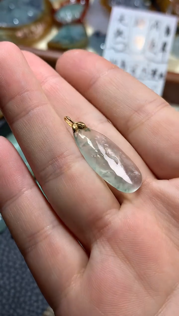 吊坠(不含链)18K金镶嵌翡翠不***瘩吊坠