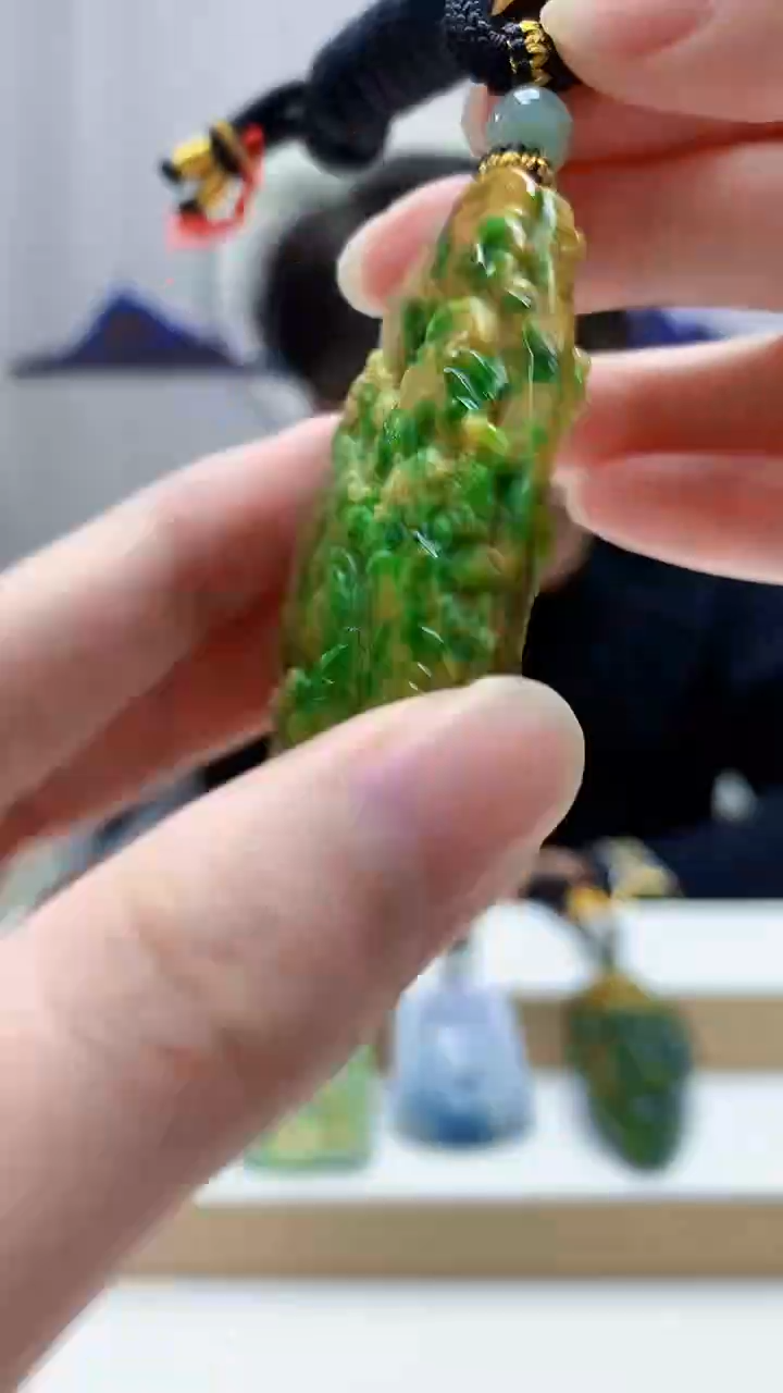 未镶嵌定制翡翠火*火5060zm-毛货挂件