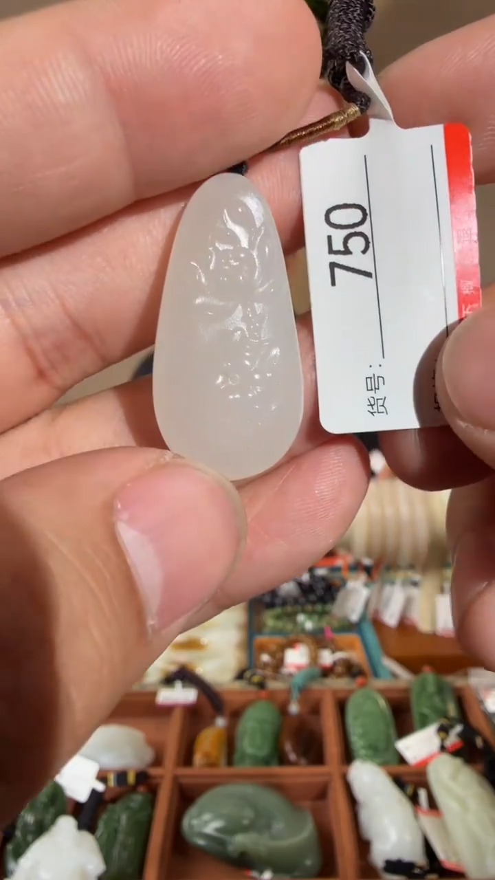 颈饰未镶嵌和田玉1