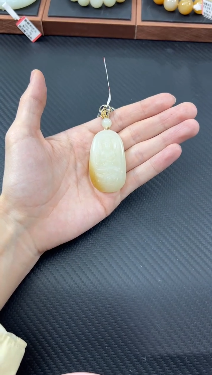 【闪购商品】和田玉吊坠(赠链)未镶嵌且末金山微色差吊坠