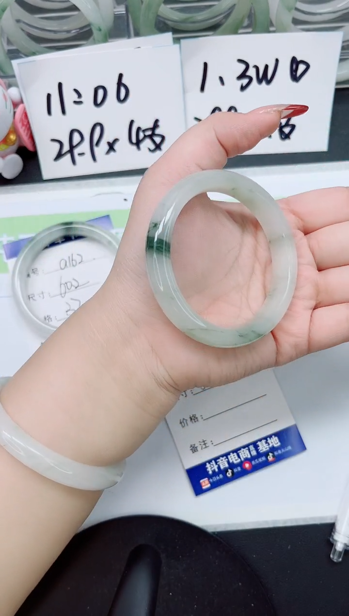 【闪购商品】石英质玉手镯未镶嵌a163