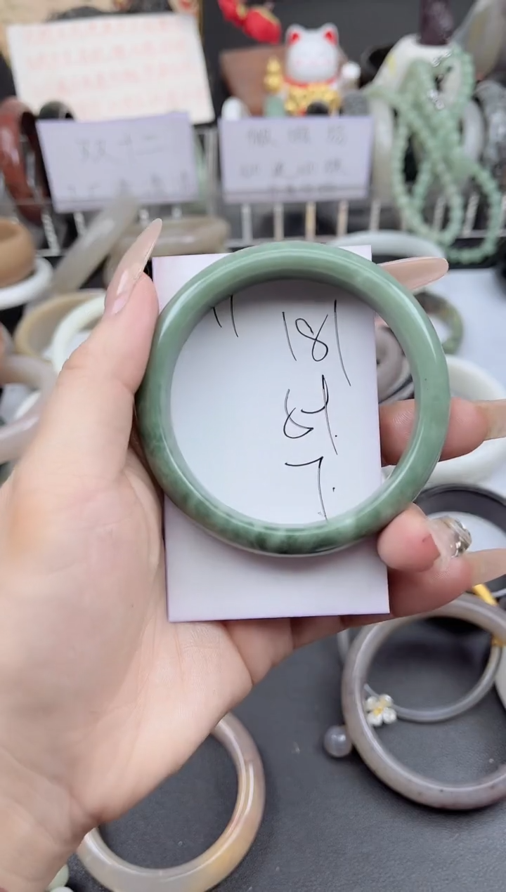 未镶嵌手镯石英质玉181