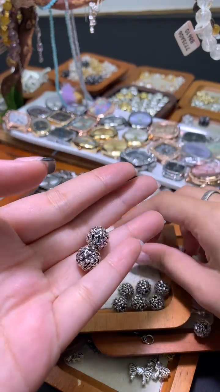 锆石合金古银小花球8元4个