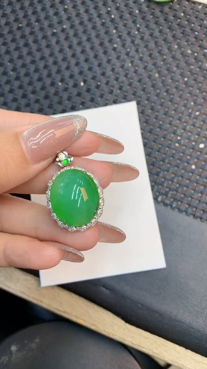 颈饰18K金镶嵌翡翠1