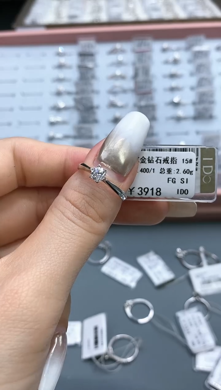 【闪购商品】钻石戒指/指环18K金镶嵌剪标不退换
