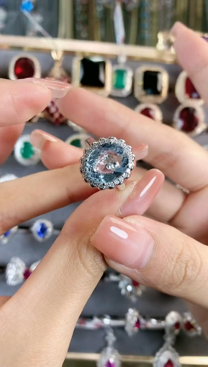 【闪购商品】海蓝宝石戒指18K金镶嵌一个