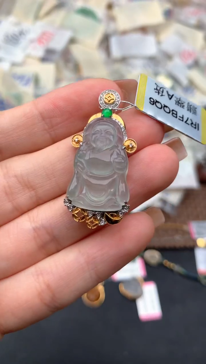 18K金镶嵌挂件翡翠一