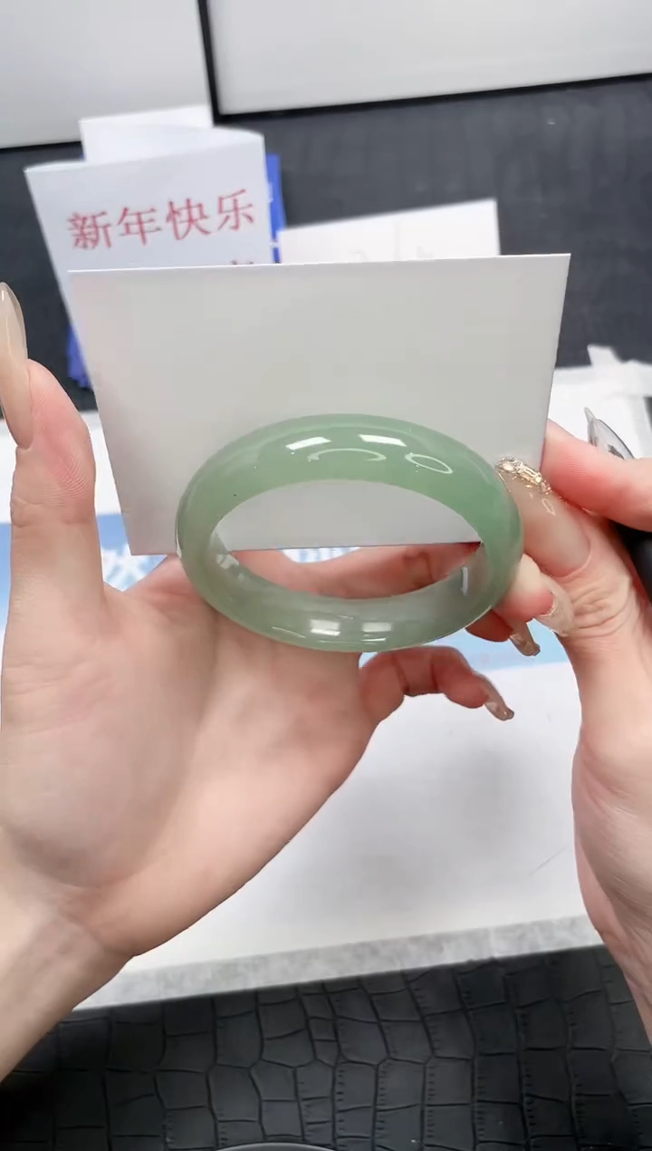 【闪购商品】石英质玉手镯未镶嵌T230-56.4