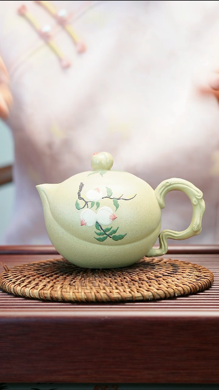 茶壶紫砂原矿老本绿  寿桃  251cc