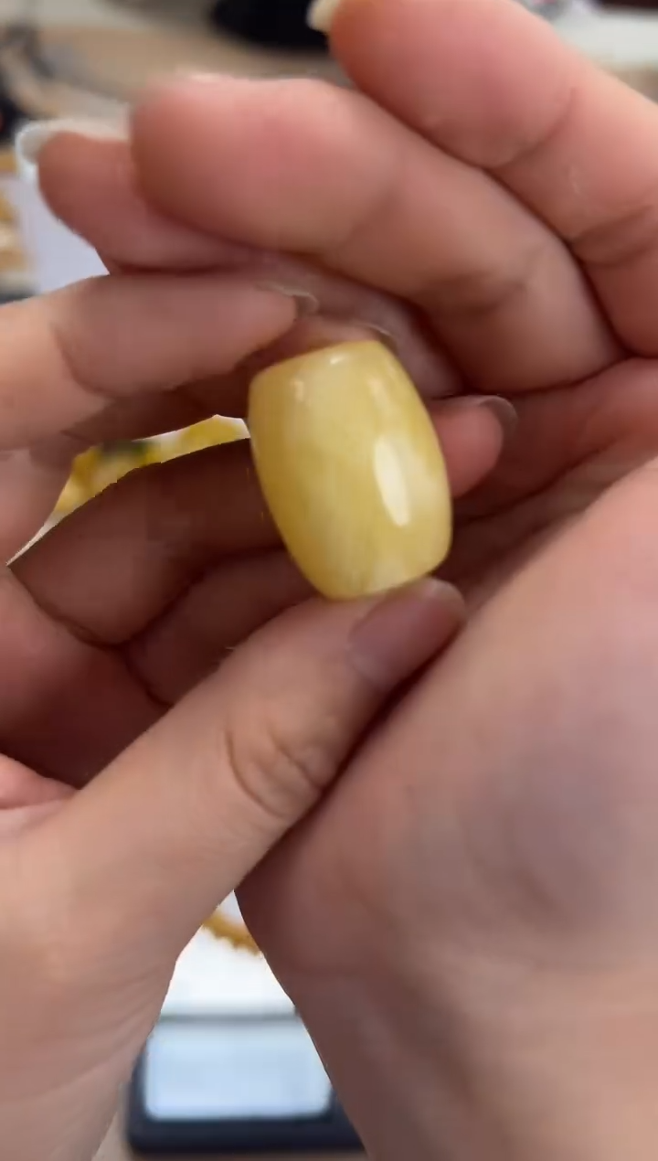 【闪购商品】琥珀裸石未镶嵌蜜蜡吊坠