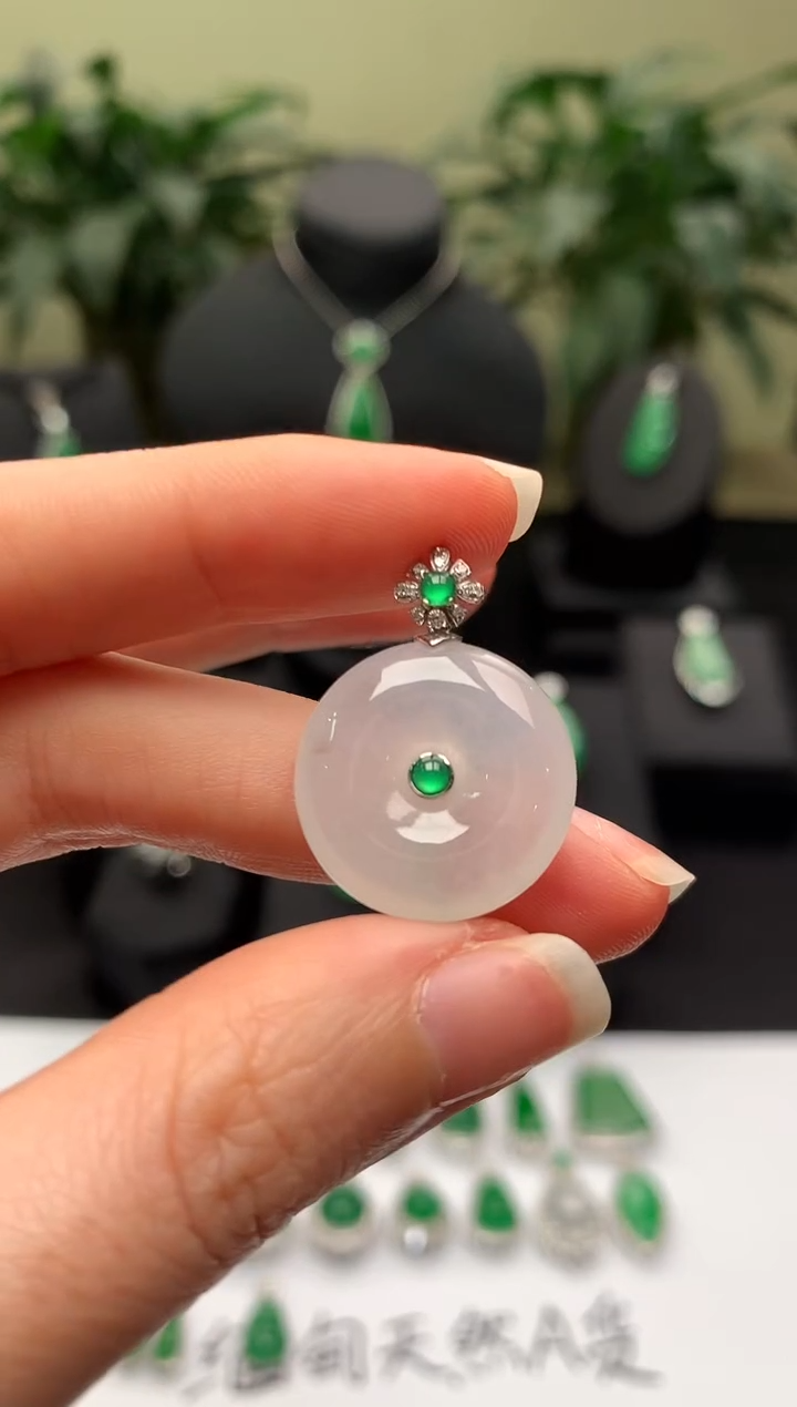 【闪购商品】翡翠颈饰18K金镶嵌平安扣