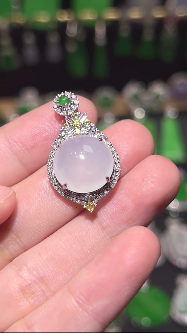 18K金镶嵌挂件翡翠吊坠