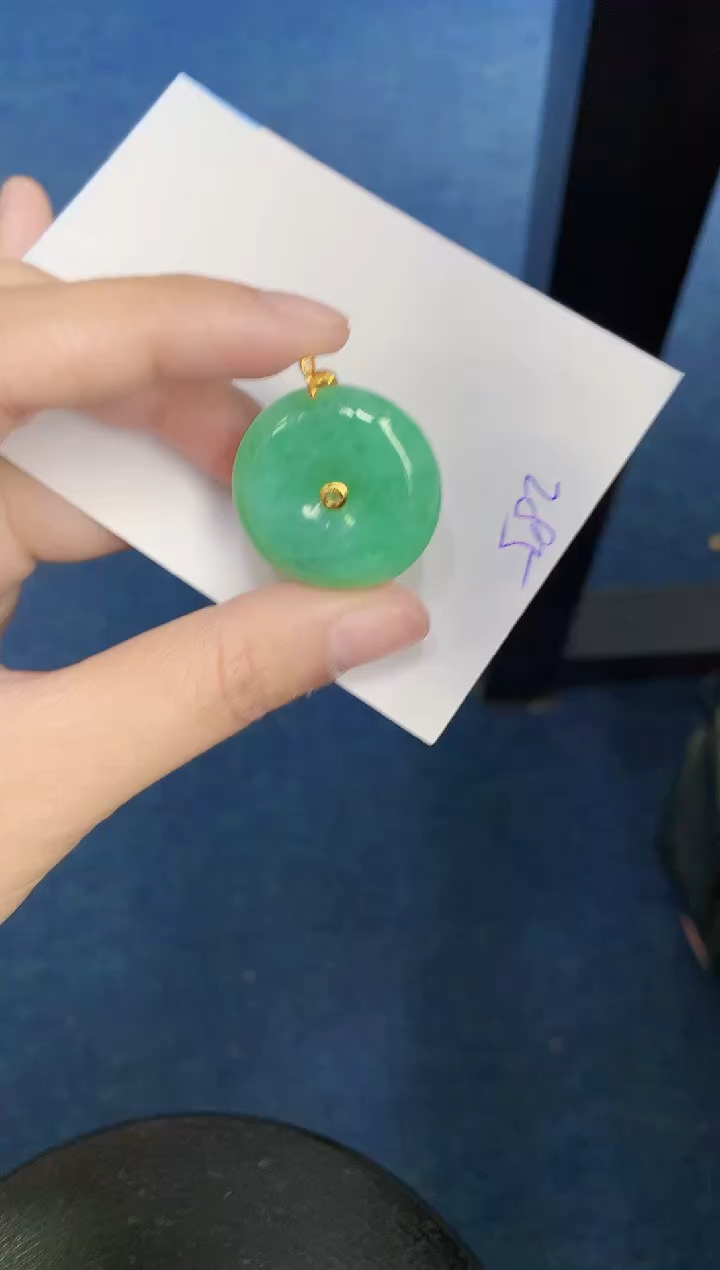 翡翠18K金镶嵌颈饰000000000