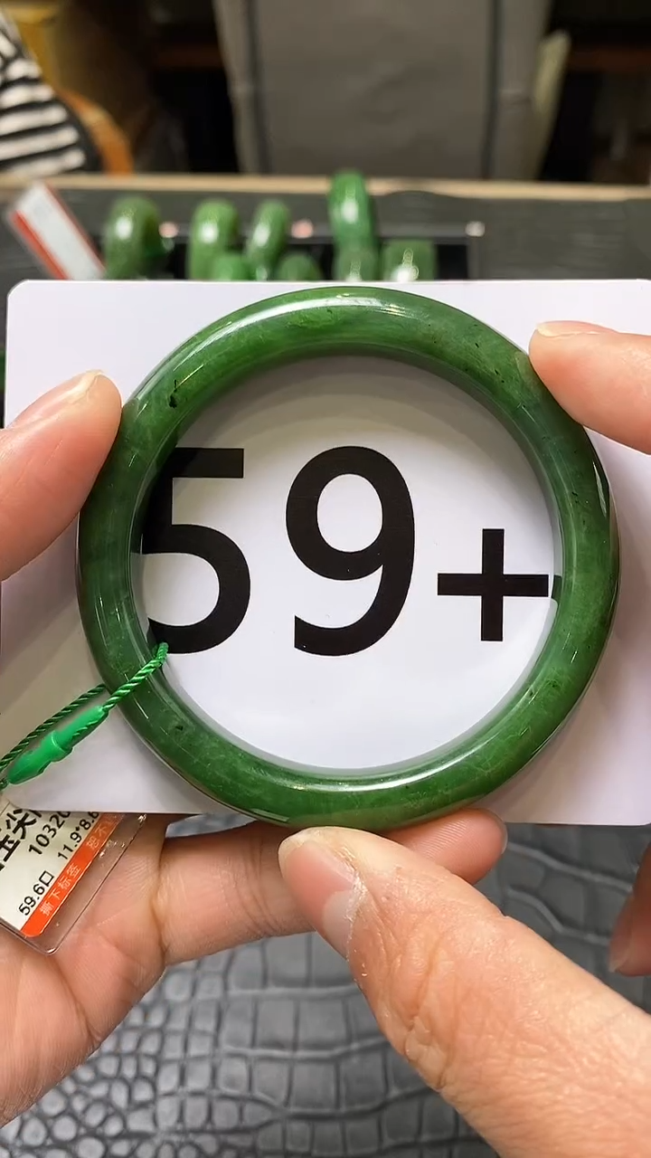 【闪购商品】和田玉碧玉手镯59.6未镶嵌一个