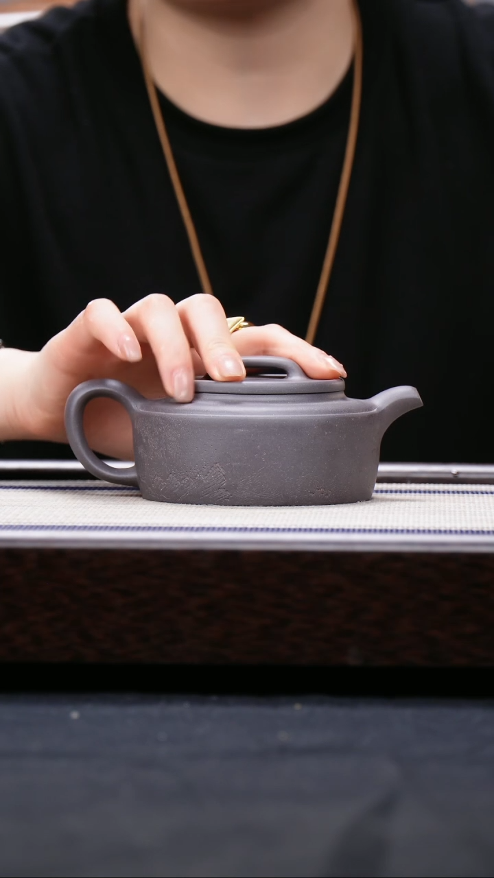 【闪购商品】紫砂茶壶清灰紫泥  刻绘周盘壶