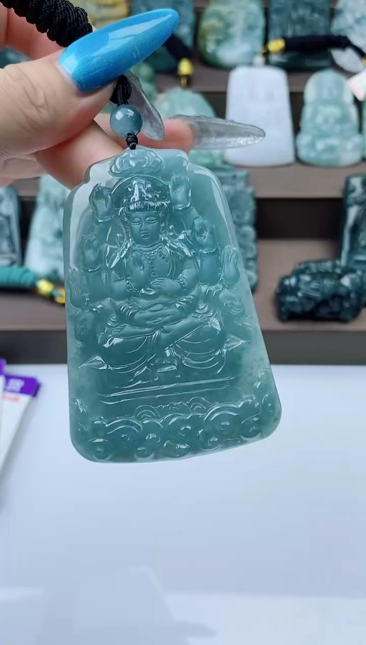 翡翠未镶嵌颈饰 