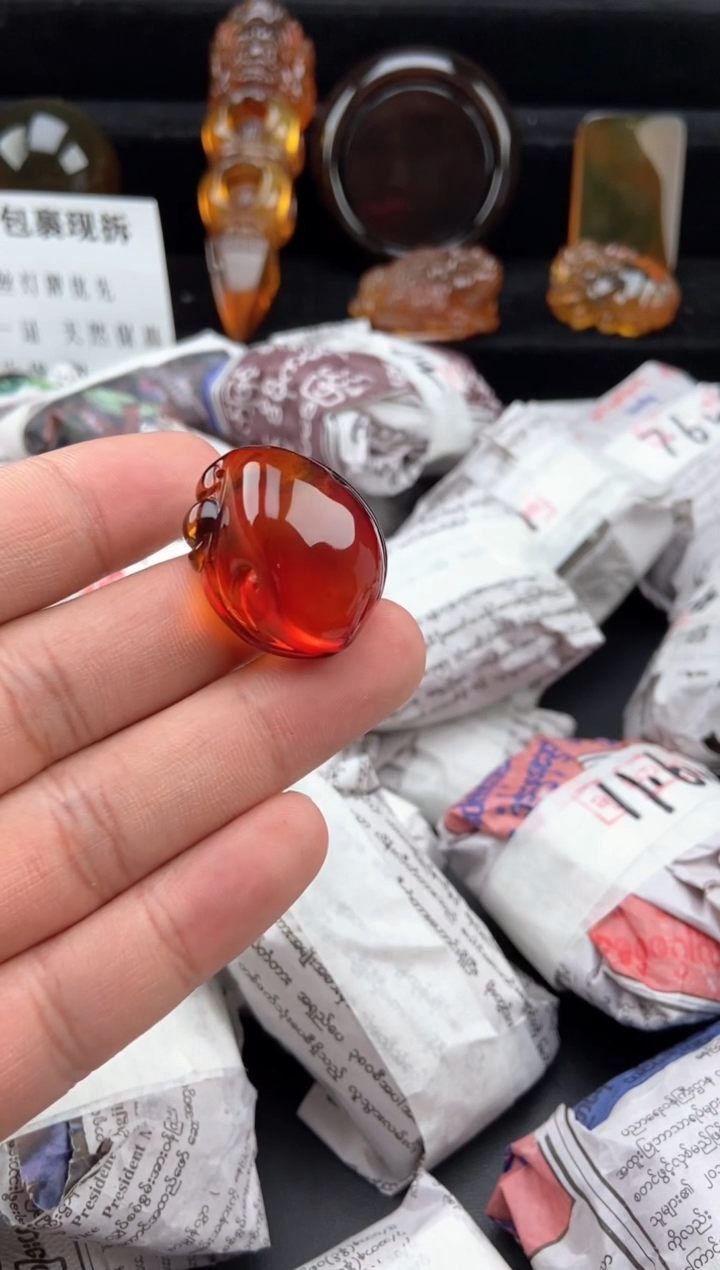 【闪购商品】琥珀颈饰未镶嵌血珀福瓜吊坠