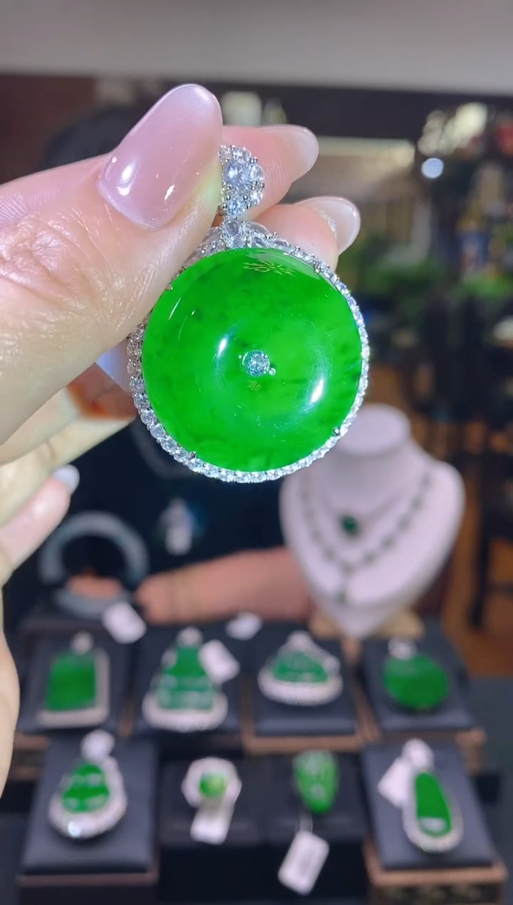 【闪购商品】翡翠吊坠(不含链)未镶嵌多样性发其一