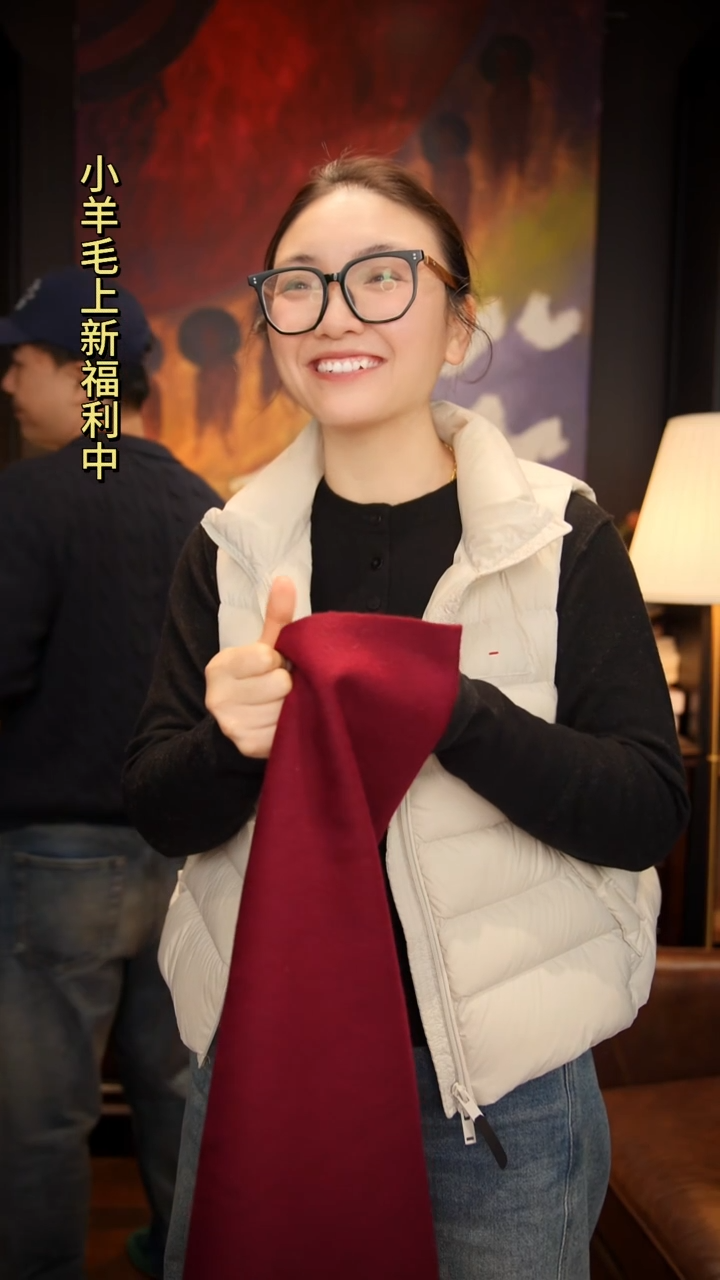 绵羊毛羔羊绒红色流苏围巾