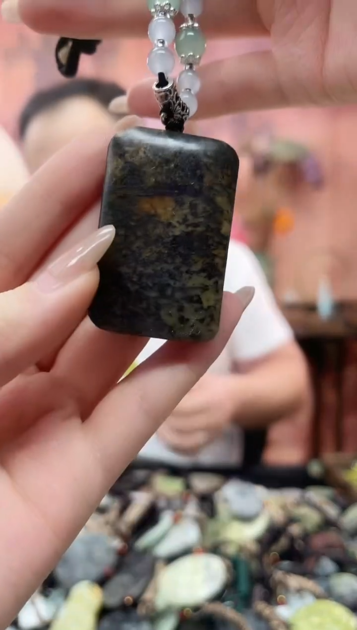 未镶嵌岫玉吊坠·
