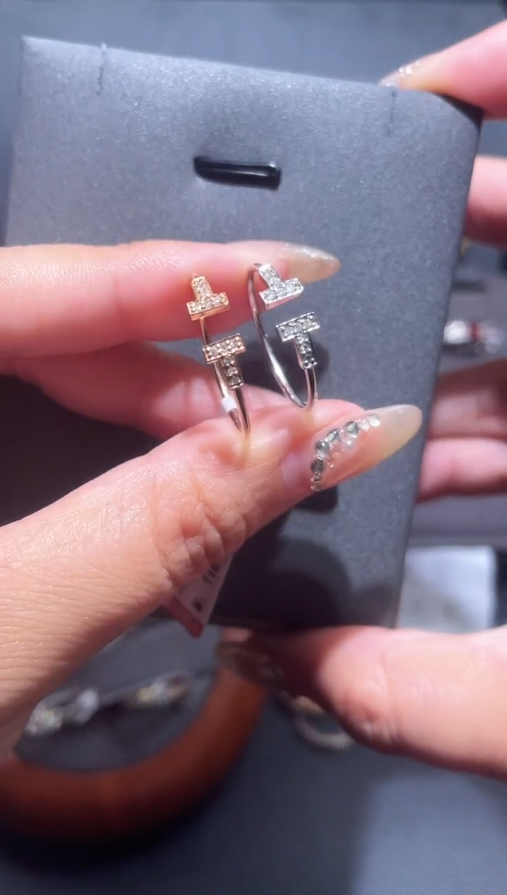 【闪购商品】钻石戒指/指环18K金镶嵌钻石戒指多样性发其一