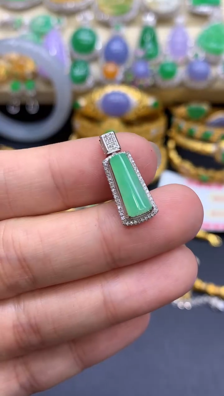 颈饰18K金镶嵌翡翠230-中国好珍宝