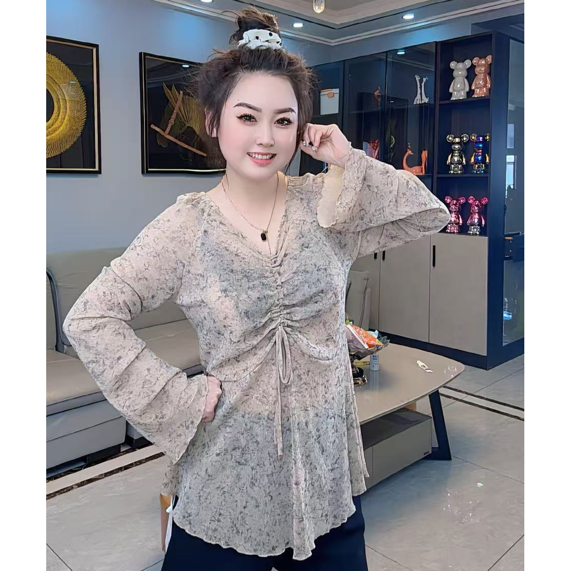 秋冬欧货高端设计师款珠链v领长袖百搭衫气质显瘦名媛风潮