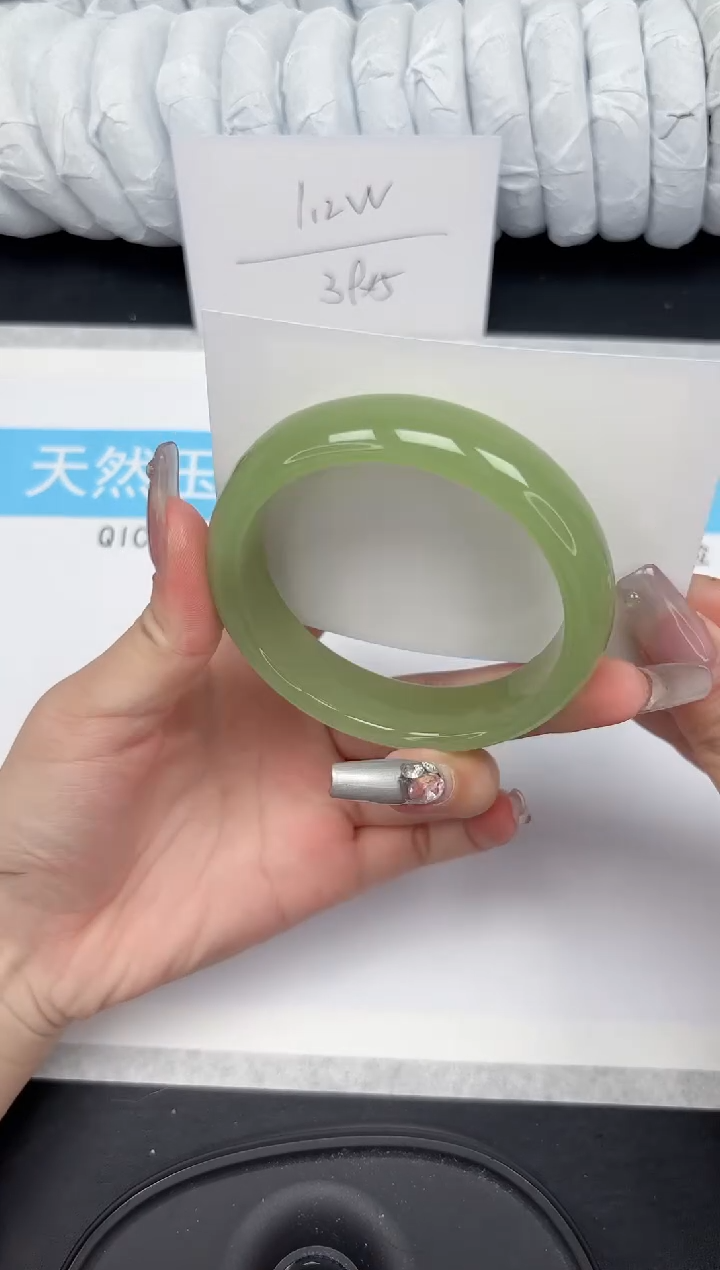 【闪购商品】石英质玉手镯未镶嵌70-60.8