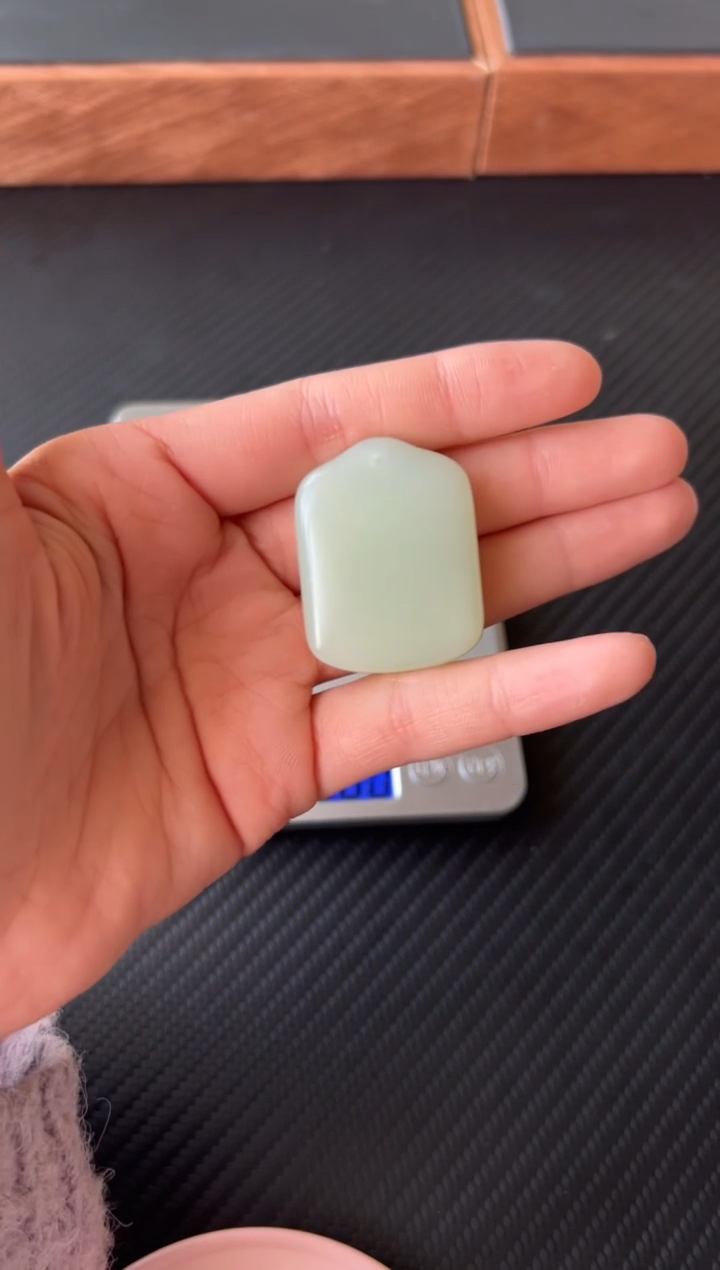 【闪购商品】和田玉吊坠(赠链)未镶嵌且末微色差迪克兰