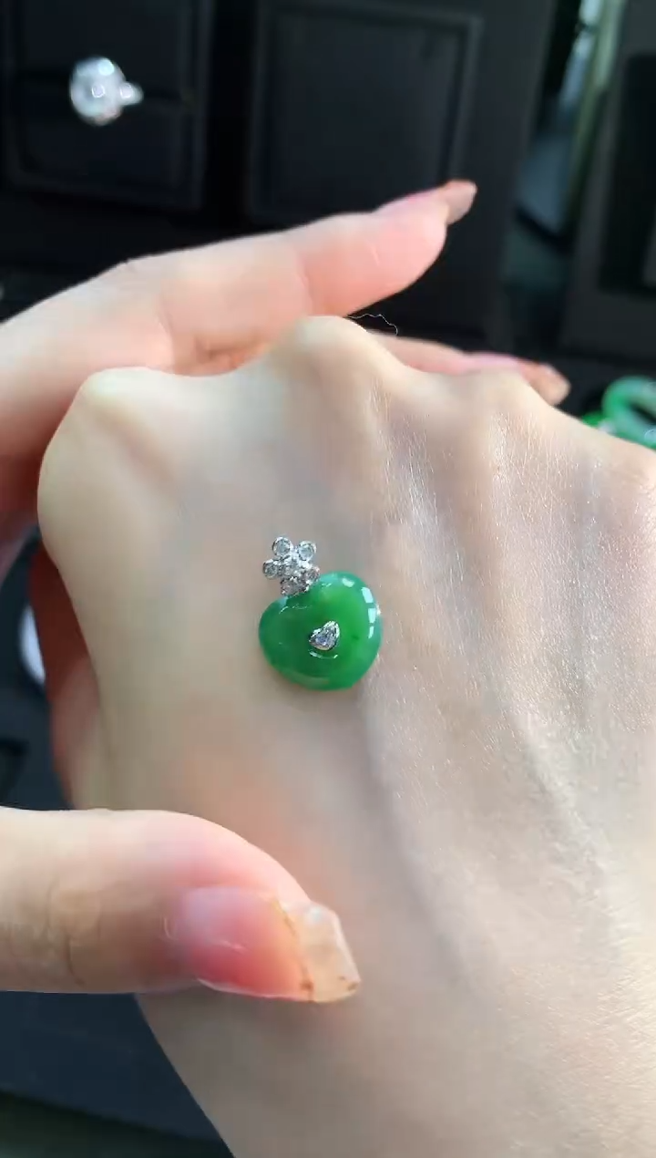 【闪购商品】翡翠吊坠(不含链)18K金镶嵌吊坠 小配件