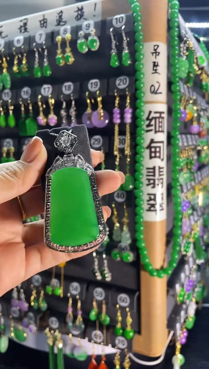 【闪购商品】翡翠耳饰银S925镶嵌212...