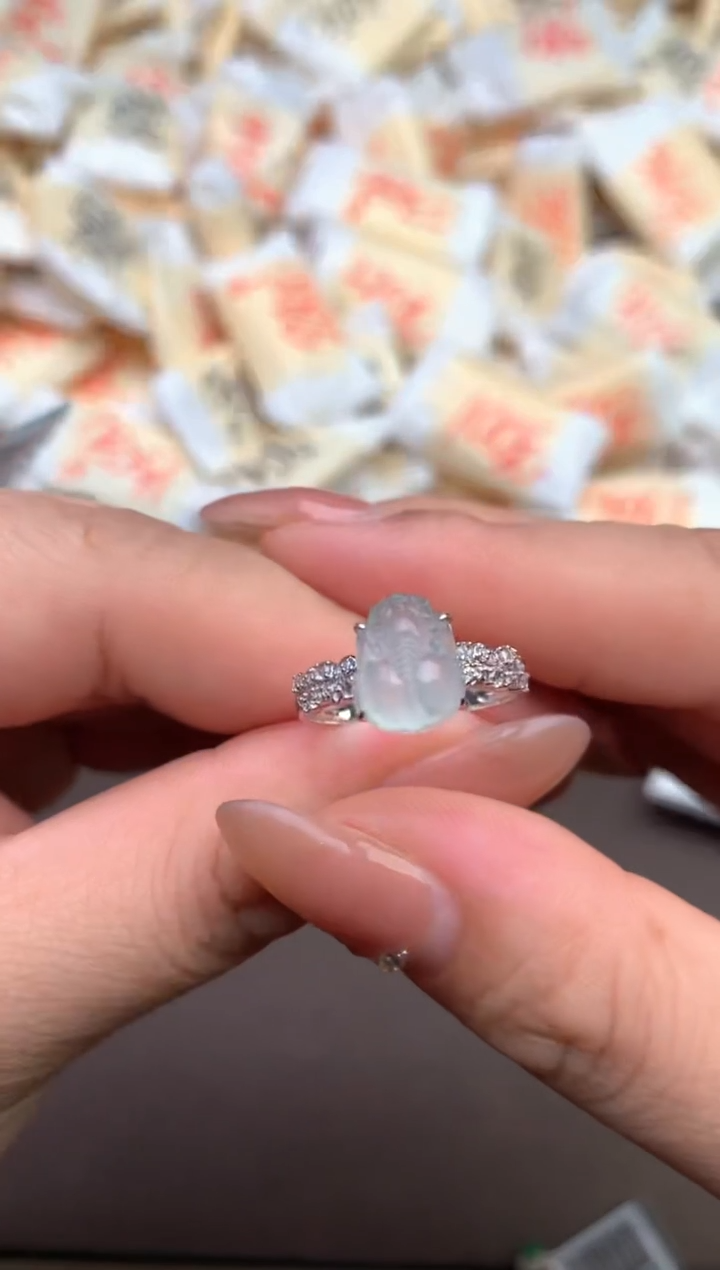 【闪购商品】翡翠18K金镶嵌戒指 —