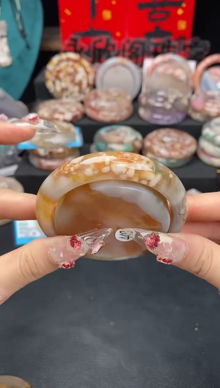 【闪购商品】石英质玉手镯（圆镯）未镶嵌56