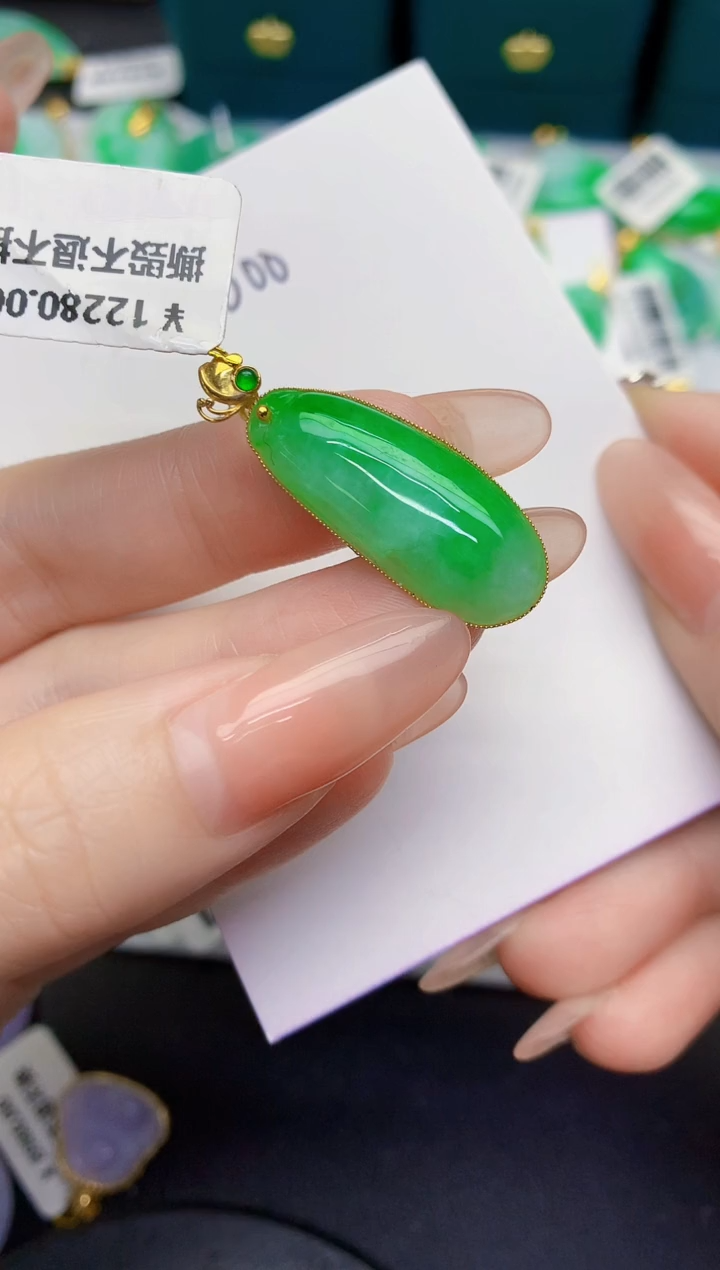 颈饰18K金镶嵌翡翠缅甸天然翡翠A货