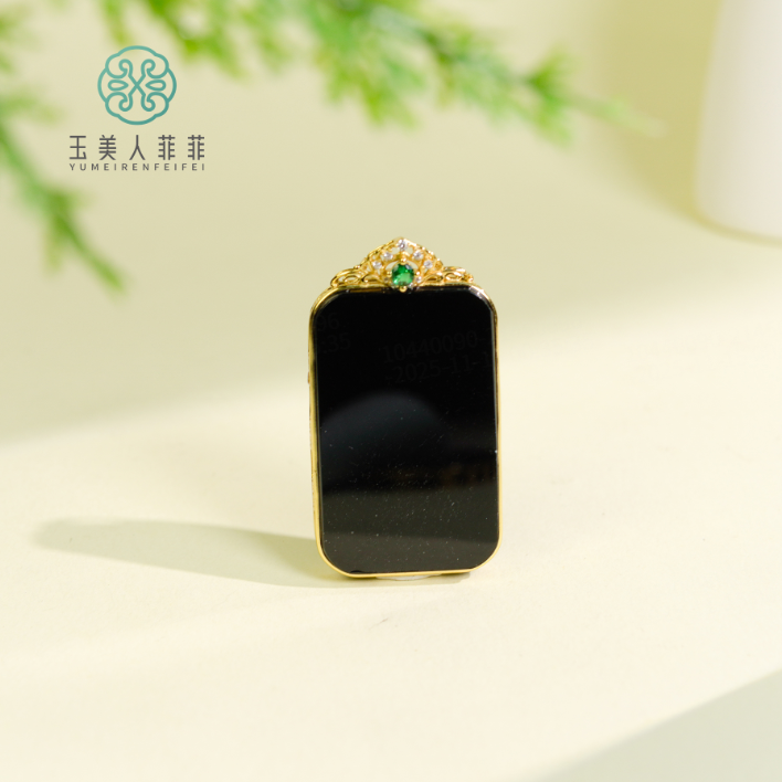 石惑珠宝！和田玉方牌吊坠约47*26mm-