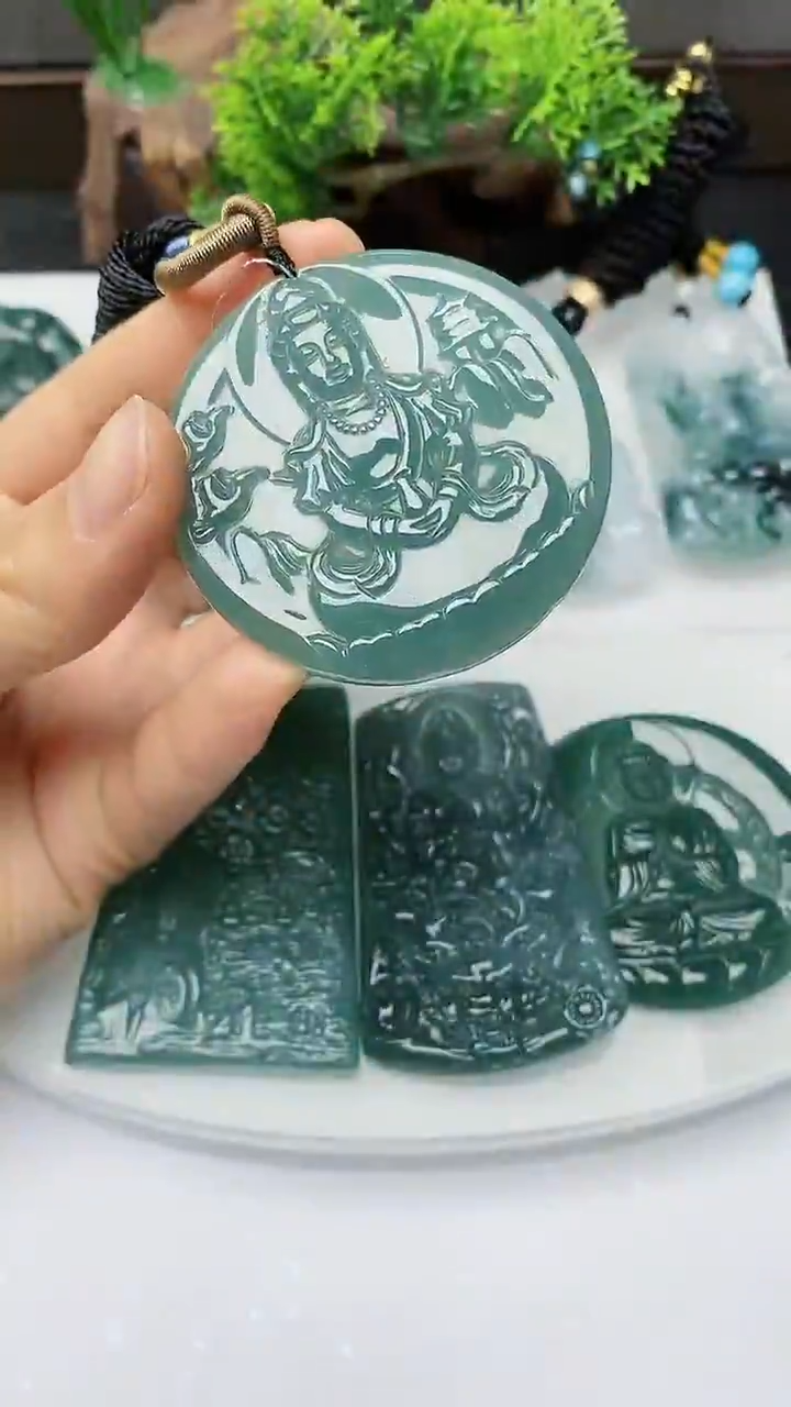 【闪购商品】翡翠颈饰未镶嵌