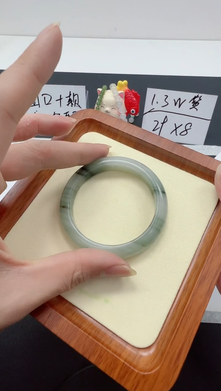 【闪购商品】石英质玉手镯未镶嵌编号：142圈口：54.5天山翠