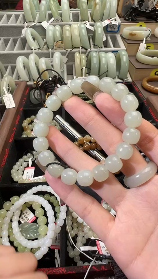 【闪购商品】和田玉手串未镶嵌且末料青白玉老型珠手串卡9*10