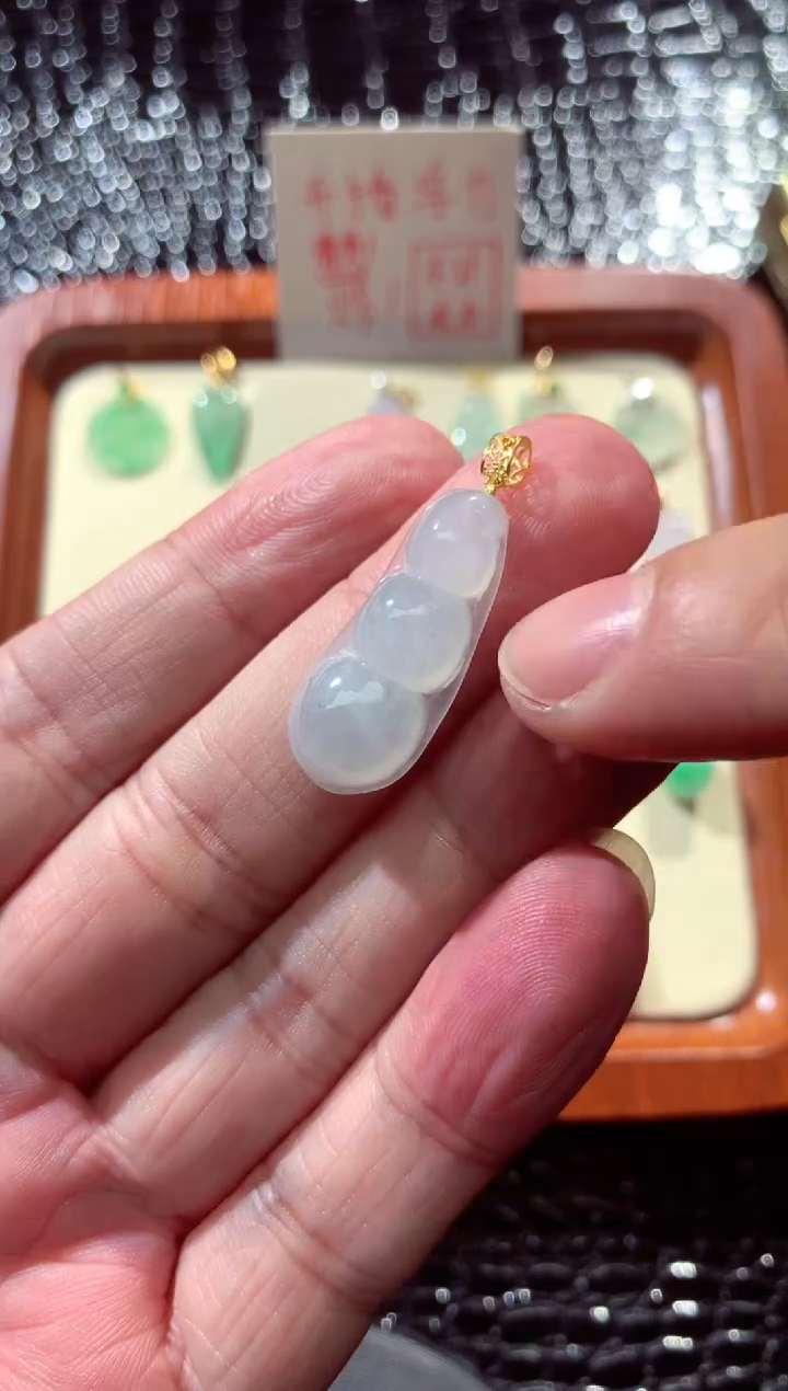 【闪购商品】翡翠颈饰18K金镶嵌豆子