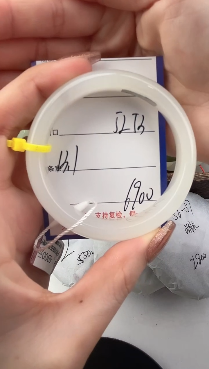 未镶嵌手镯和田玉60颜色微差无瑕疵