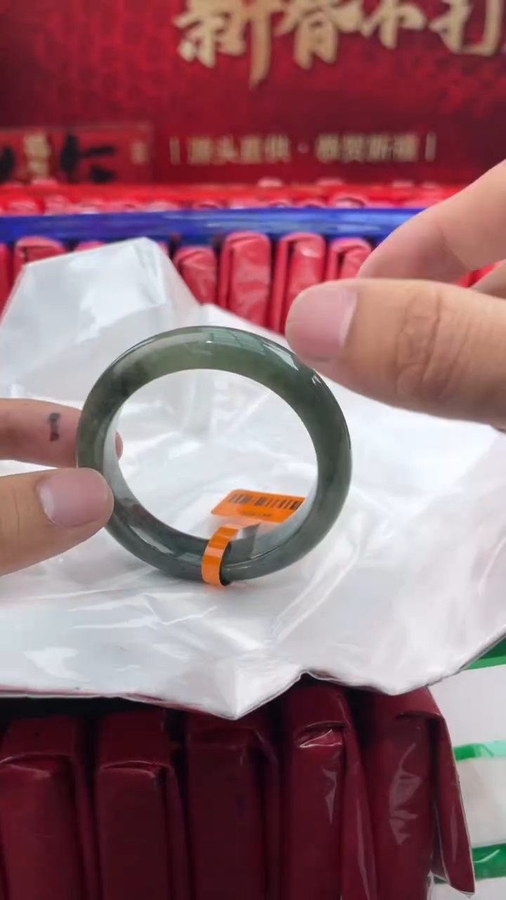 【闪购商品】翡翠手镯未镶嵌11翡翠手镯（微瑕）